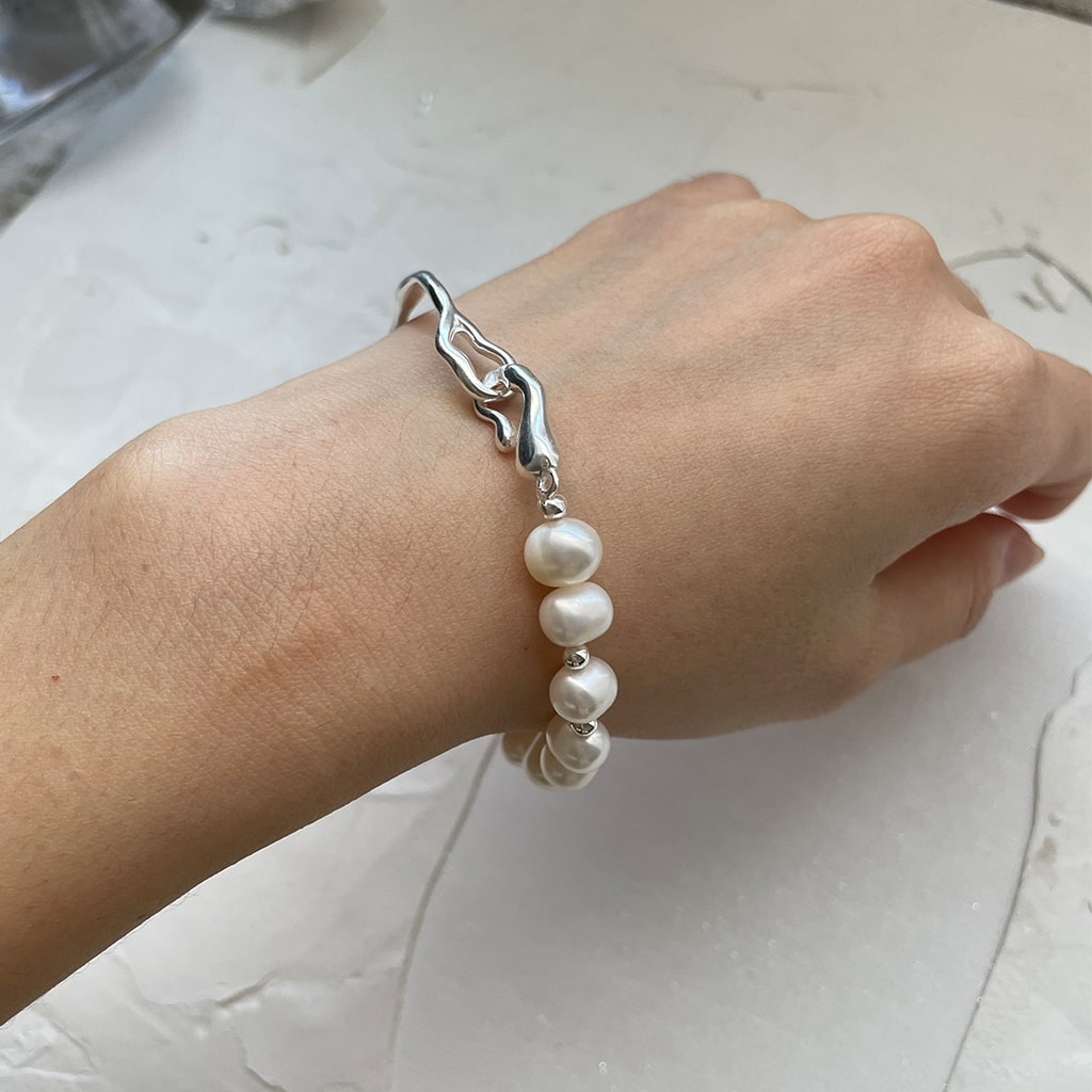 Geometric Pearl Bracelet