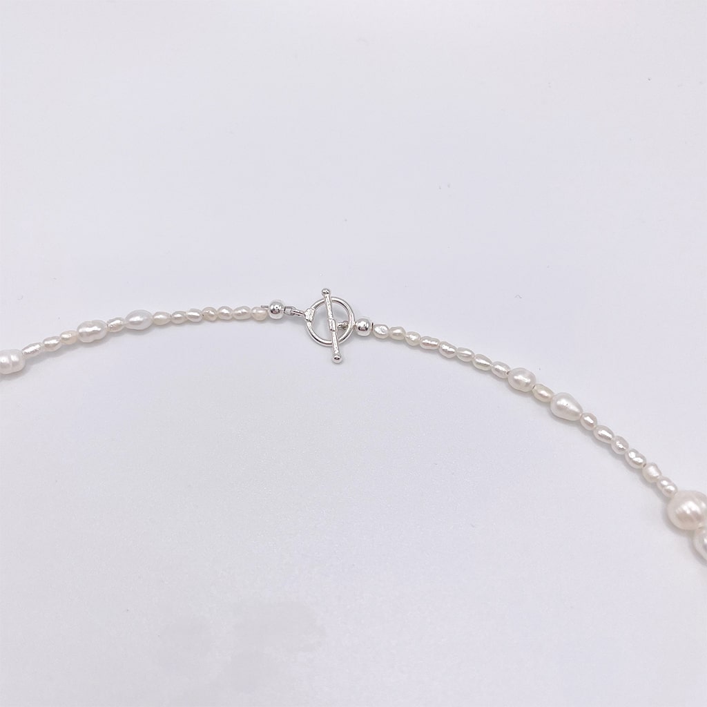 Basic Pearl Necklace
