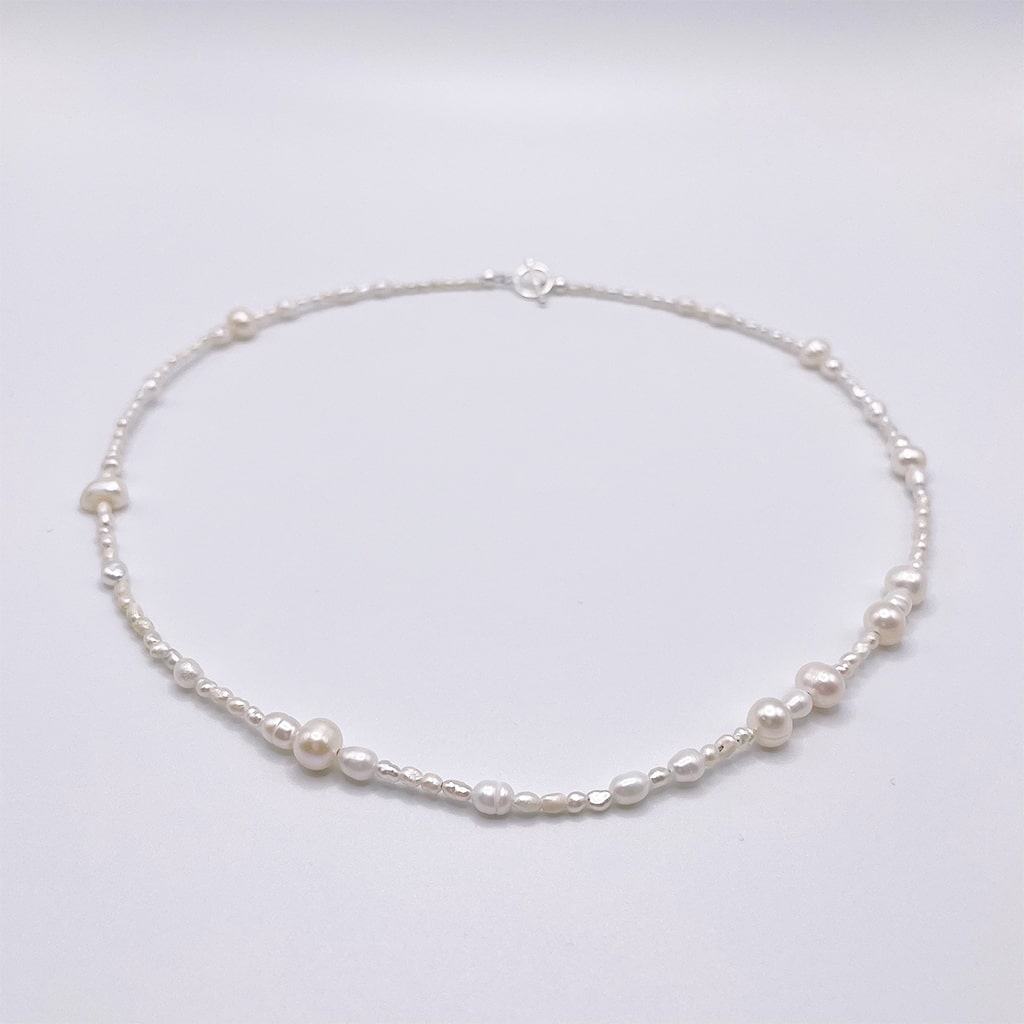 Basic Pearl Necklace